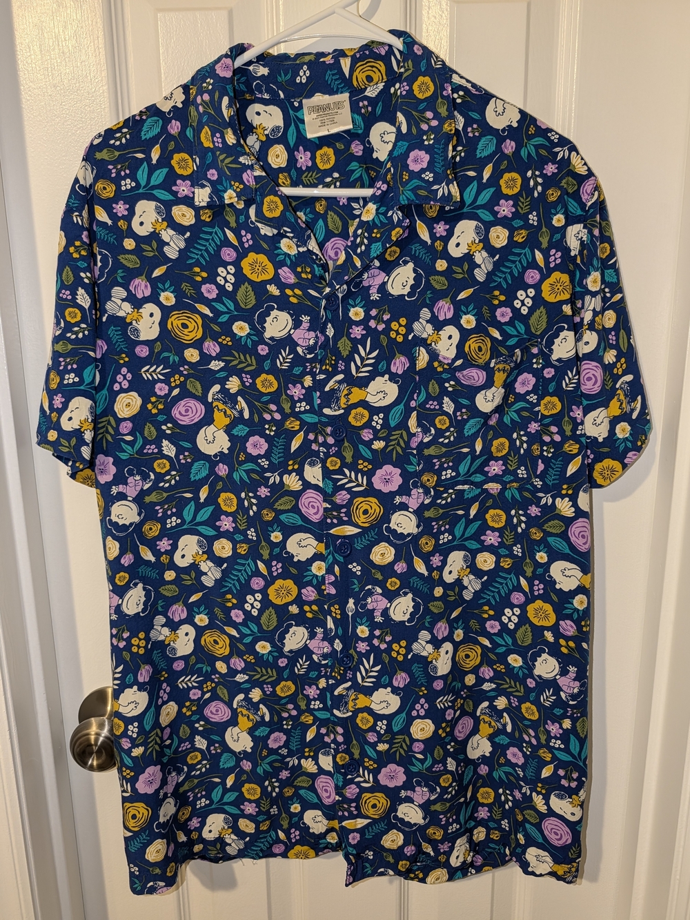 Men's Peanuts Hawaiian Button-Down Shirt, Size Large